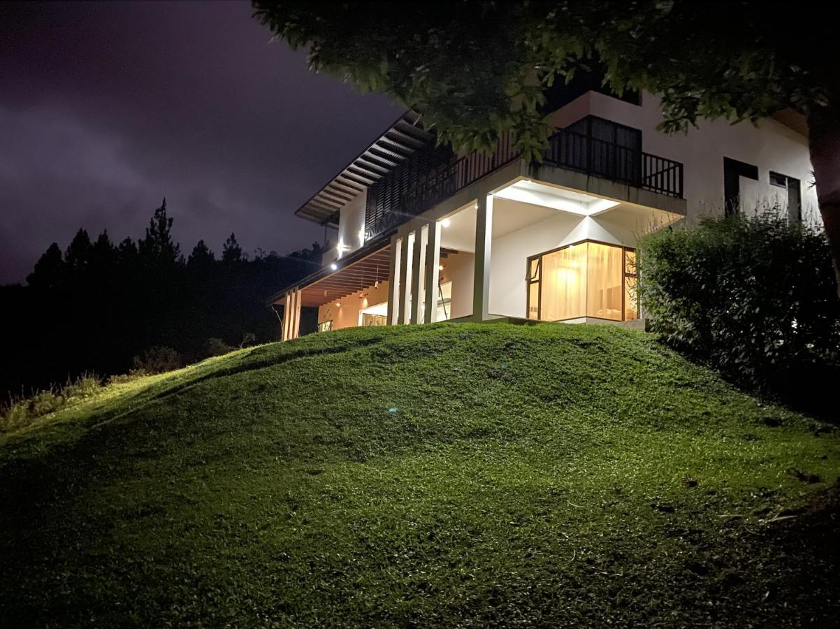 Arte De Plumas Birding Lodge Cartago Esterno foto